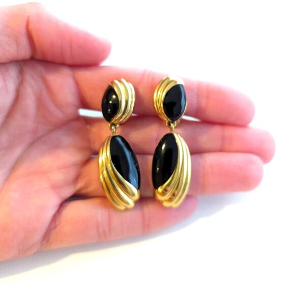 Vintage Monet Rich Gold Tone Black Enameled Chic Dangle Drop Clip On Earrings - Picture 1 of 4